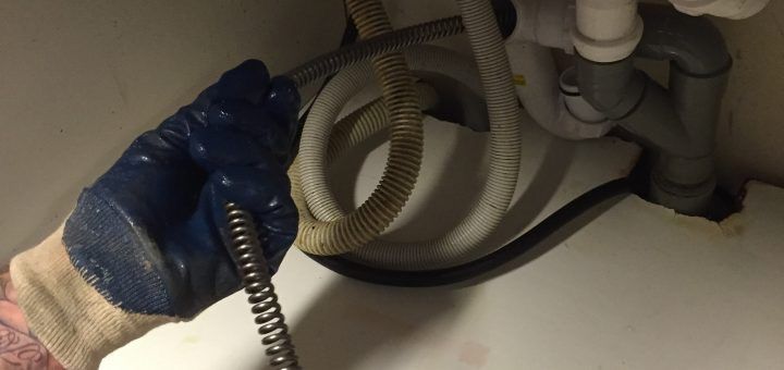 Afvoer reinigen door monteur